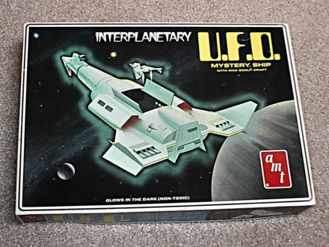 UFO MYSTERY SHIP w Scout Ship Bay Door Open GLOWS Stand 13" Long New Sealed 2009 